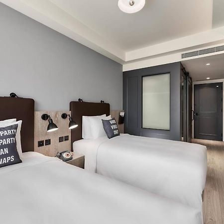 Hotel Moxy Taichung Exterior foto